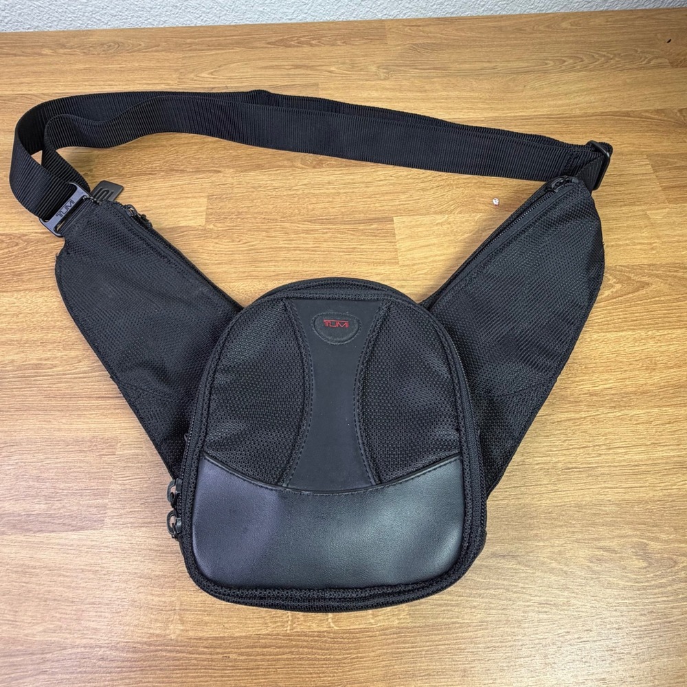 Tumi T2 Ballistic Nylon Sling Crossbody‎